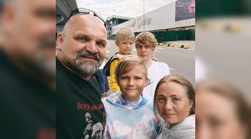 Вірастюк із дружиною та дітьми. Фото: instagram.com/vasylvirastyuk