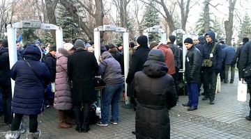 У Києві до Меморіалу пам'яті жертв Голодомору пропускають лише через металошукачі