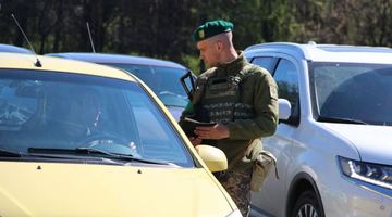 Прикордонники виявили особу з викраденим у Вишгородському ліцеї мобільним телефоном