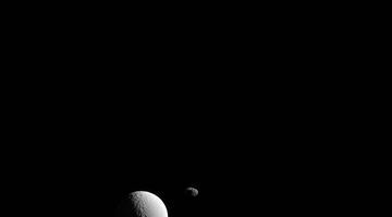 NASA опублікувало новий знімок Тефії та кілець Сатурна