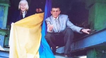 Зиновій Саляк та Стефанія Шабатура на львівській Ратуші у 1991 році. Фото із соцмереж Андрія Садового