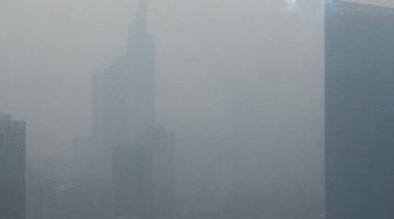 У Пекіні забруднення повітря на критичному рівні, людям заборонили виходити з дому