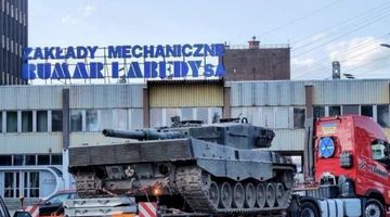 Центр ремонту танків. Фото: Міністр оборони Польщі Маріуш Блащак