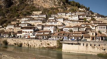 Мальовниче місто Берат засноване кілька тисячоліть тому. Цьогоріч Албанію як туристичну країну відкрили для себе італійці. Фото Reuters.