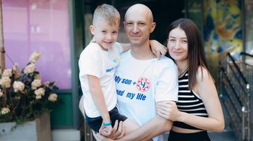 Щаслива родина - Олексій з дружиною і сином-рятівником. Фото Фейсбук