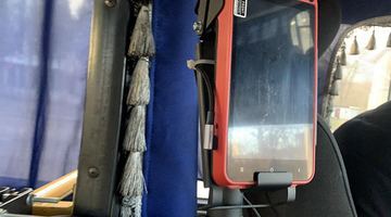 Автобус № 138 їздить із вимкненим валідатором. Водій винним робить київську компанію, яка реалізовує проєкт е-квитка... Фото авторки