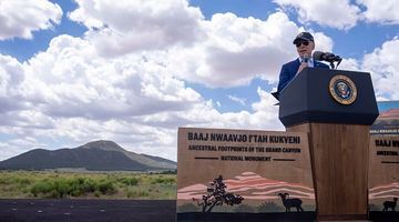 Президент Джо Байден оголосив про створення Національної пам’ятки Baaj Nwaavjo I'Tah Kukveni на аеродромі Red Butte у Тусаяні (штат Аризона). Фото AP.