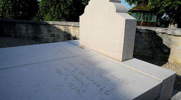 У Франції вандал осквернив могилу Шарля де Голля