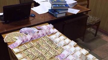 На Луганщині у міліціонера знайшли зброю, наркотики і 20 тис. грн хабара