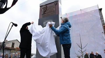 У Львові відкрили пам’ятний знак Шухевичу