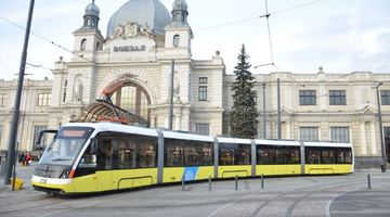 З 14 лютого у 33 трамваях Львова пасажири можуть самостійно відчинити двері