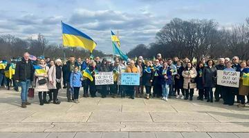 Акція американців на підтримку фінансової допомоги Україні. Фото із домашнього альбому Михайла Левка.