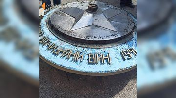 У Дрогобичі демонтують комуністичну символіку «Вічного вогню»