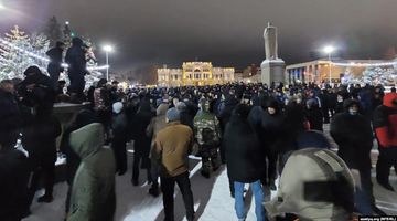 У Казахстані тривають протести: в Алмати горить прокуратура