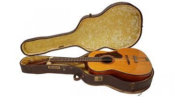 Гітару Framus Hootenanny Джон Леннон купив 1964 року. Фото Julien's Auctions.