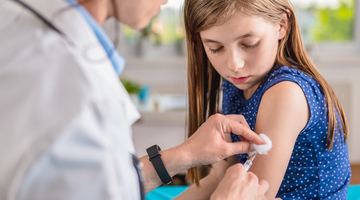 В Україні змінили правила вакцинації для підлітків