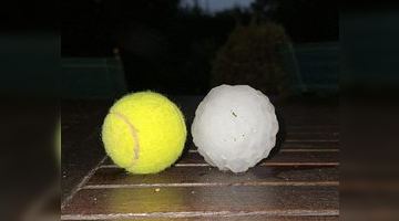Град розміром із тенісний м'яч. Фото із соцмереж