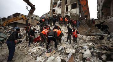 Розбір завалів після землетрусу у Туреччині. Фото із мережі