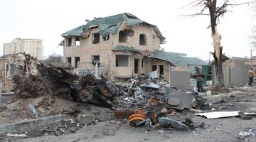Зруйнований житловий будинок в результаті обстрілів та вибухів, в Бучі, 5 квітня 2022 р. Фото з мережі