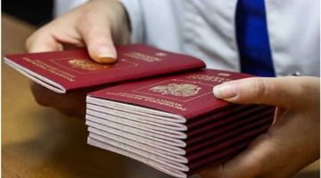 Три сотні росіян, які проживають в Україні, відмовляються від громадянства РФ
