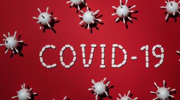 Вчені дослідили скільки COVID-19 може жити у тілі людини