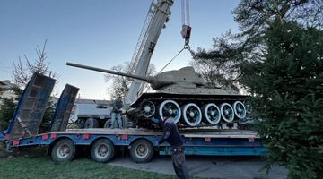 На Закарпатті демонтували пам'ятник радянському танку
