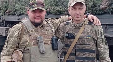 Два бойові побратими – Тарас Березюк (зліва) і Дмитро Сколоздра. Фото з альбому Дмитра Сколоздри