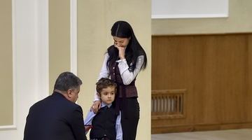 Порошенко присвоїв звання Героя України прокурору, який загинув під Дебальцевим