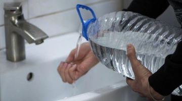 "Львівводоканал" рекомендує львів’янам зробити запас води. Фото із мережі