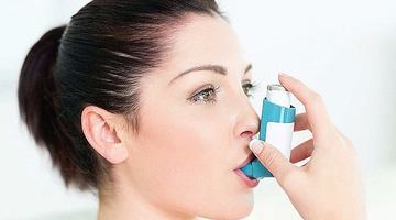 Бронхіальна астма – невиліковне захворювання, але можна контролювати її перебіг. Втім, не варто займатися самолікуванням. Довірити цю справу слід лікарю. Фото Express Lane Urgent Care.