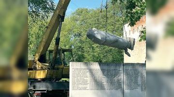 Цей монумент демонтували в селі Пнікуті Мостиської територіальної громади. Фото Львівської обласної ради