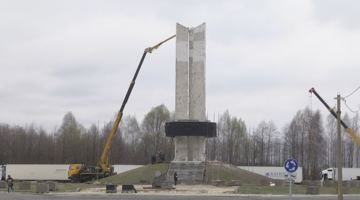 Чернігівщина: монумент "Три сестри" демонтують