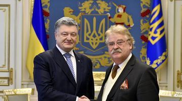 Порошенко вручив державну нагороду євродепутату за тривалу підтримку України