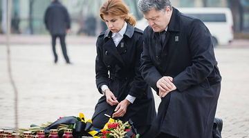 Президентське подружжя вшанували пам'ять жертв Голодомору