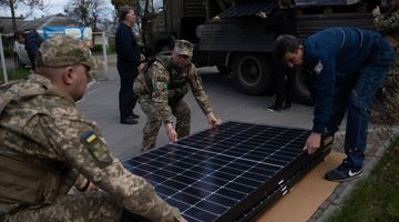 Маск відправив в Україну сонячні панелі