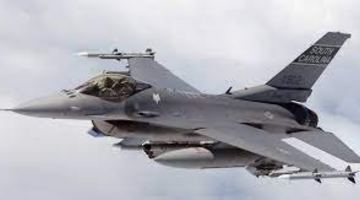 На фото F-16