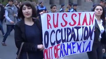 У Єревані закидали яйцями посольство Росії