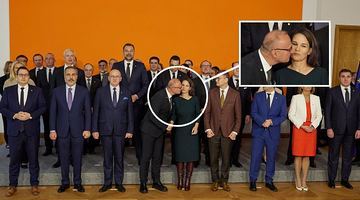 Групове фото після саміту глав МЗС країн ЄС. Ґордан Ґрліч-Радман вирішив поцілувати Анналєну Бербок... Фото DPA.