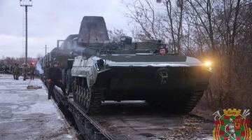 Російські військові разом з технікою прибули в Білорусь