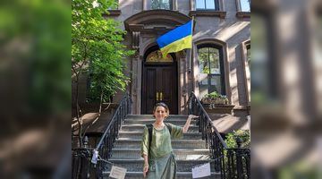 Керрі Бредшоу «вивісила» на будинку прапор України