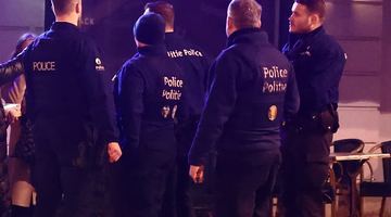 Кількадесят підозрюваних у торгівлі людьми, заарештованих під час рейду в Бельгії, уже допитала поліція. Фото EPA.
