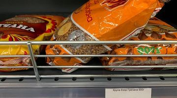 У супермаркетах Львова вартість гречки уже півроку тримає планку у 65 гривень. Фото авторки