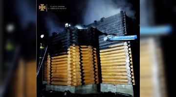 На Самбірщині загорілась дерев'яна церква УПЦ МП