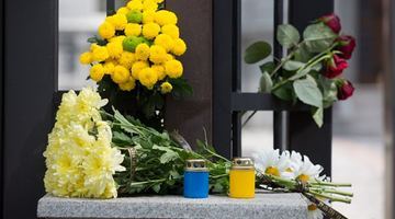 Українці вшановують пам'ять жертв теракту в аеропорту Стамбула