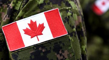 Фарбоване волосся, тату та спідниці: Канада оновила вимоги до військових