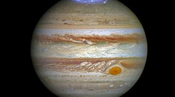 Телескоп Хаббл зробив барвистий знімок полярного сяйва на Юпітері