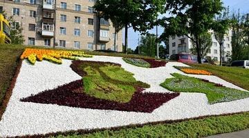 Квіткове панно у пам’ять про Дмитра Коцюбайла («Да Вінчі»). Фото «Київзеленбуду»