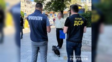 На Львівщині голова громадської організації незаконно переправляв чоловіків за кордон