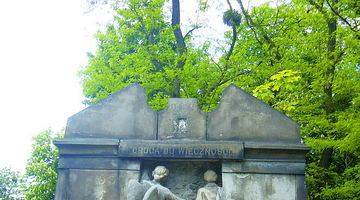 «Скупка, куди приймають бронзу з цвинтаря, – під опікою Шевченківського райвідділу...»