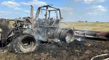 Знищений трактор. Фото: Головне управління ДСНС України у Львівській області